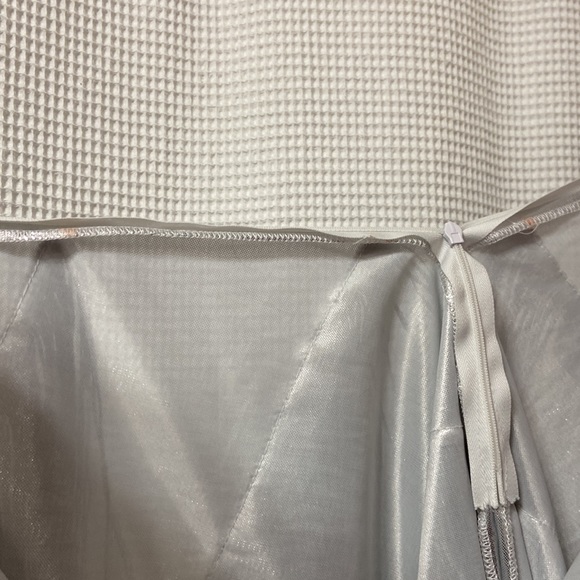 Spirit Halloween women’s silver flapper girl dress. Size adult small (4-6) - Picture 10 of 14